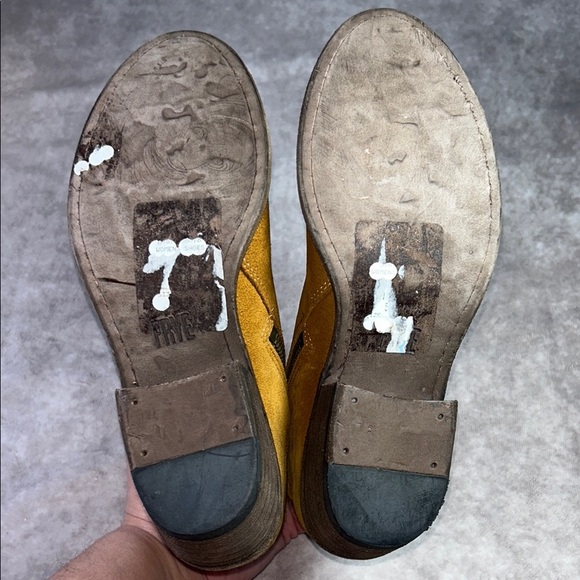 EUC Women’s FRYE Carson Piping Booties US 5.5B Tan Suede Leather Ankle Boots - Picture 7 of 12